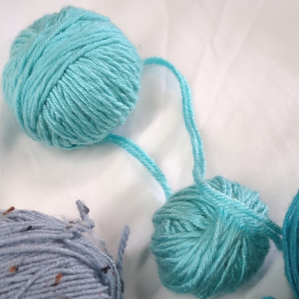 Assorted Blue Yarn Balls - Picture 4 of 5